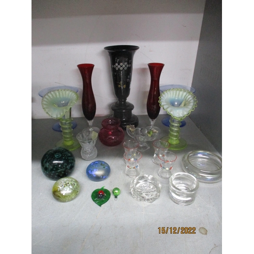 197 - A selection of glassware to include a pair of Victorian Vaseline Jack in the Pulpit vases with appli... 