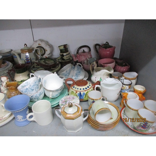 198 - A quantity of Victorian and later ceramics to include a Cottage biscuit barrel, Mocha ware mugs, Tor... 