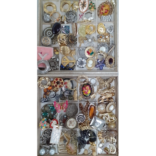 536 - A large quantity of costume jewellery to include a Lorus gents watch and blazer buttons Location: A1... 