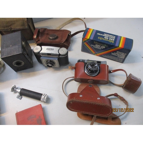 566 - A selection of vintage film cameras to include a Koda Baby Hawkeye Cosmic35, Coronet Twelve 20, Recu... 