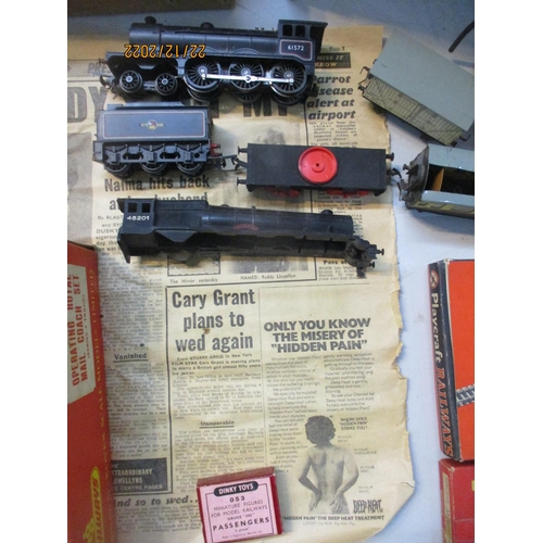 576 - A Triang, Hornby Dublo and other railway sets and accessories to include a Hornby 61572 engine and t... 