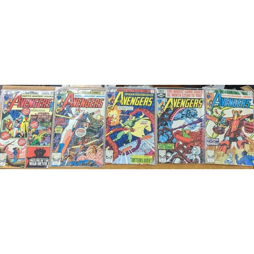 600 - A large collection of Marvel, DC and other comic books, A/F to include late 1970's and 1980's Avenge... 