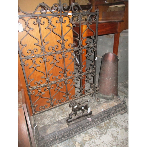 73 - A group of fireside furniture to include a cast iron fire guard, fire fender and door stop in the fo... 