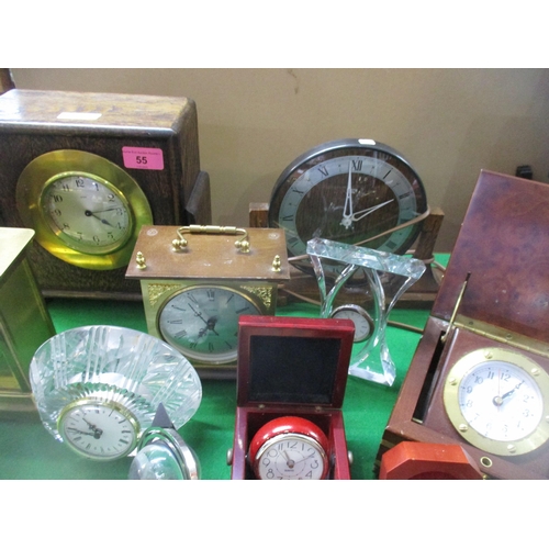 55 - A mixed lot of mantel clocks, dressing table travel clocks, a William Widdop quartz carriage clock, ... 