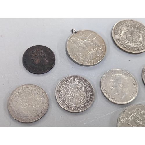 172 - A group of British coinage to include Victorian and later silver coinage, 1827 half penny, a 1817 co... 