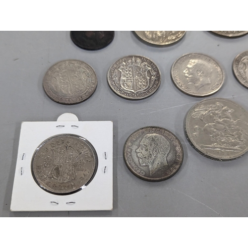 172 - A group of British coinage to include Victorian and later silver coinage, 1827 half penny, a 1817 co... 