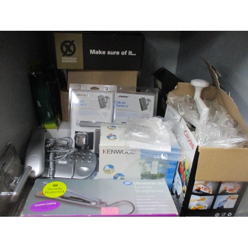 59 - A mixed lot of electricals and accessories, and other items to include a Sony Walkman, Virtual Reali... 