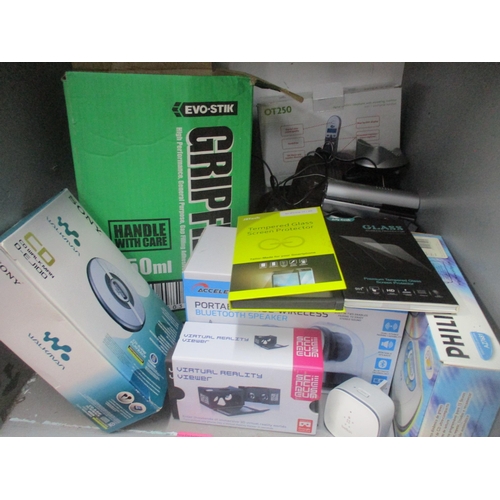 59 - A mixed lot of electricals and accessories, and other items to include a Sony Walkman, Virtual Reali... 