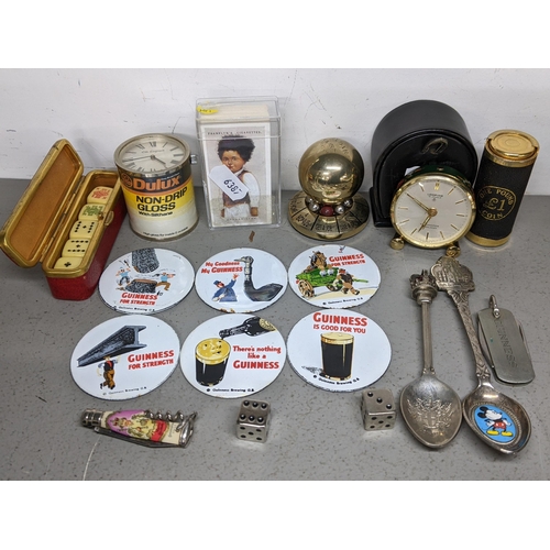 113 - Mixed collectables to include Guinness advertising magnets, Dulux miniature advertising clock, cigar... 