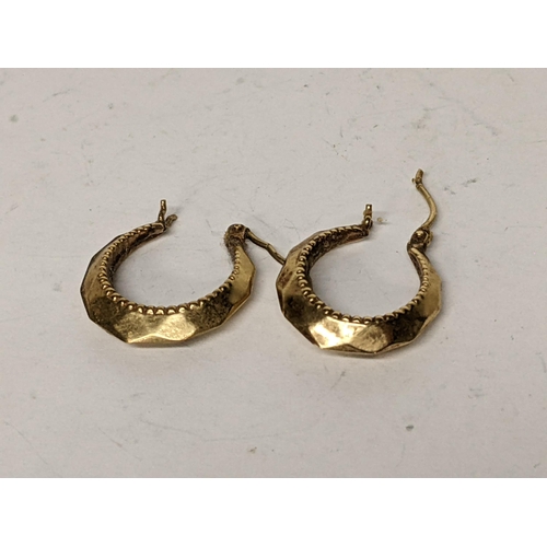 118 - A pair of 9ct gold earrings, 1.6g
Location: CAB5