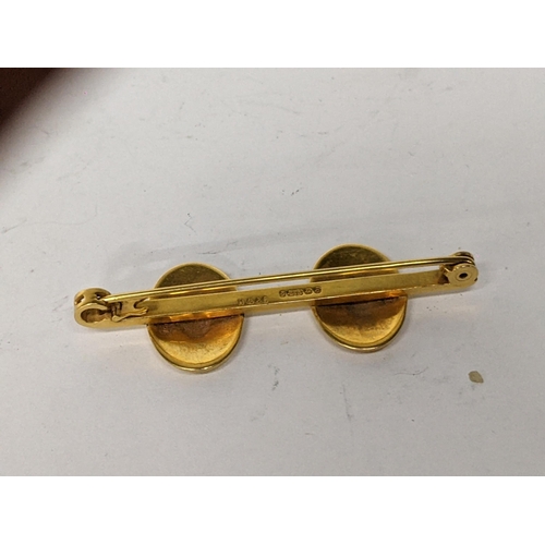 15 - A 9ct gold bar brooch with two roundels engraved with initials, 6.3g
Location:CAB5