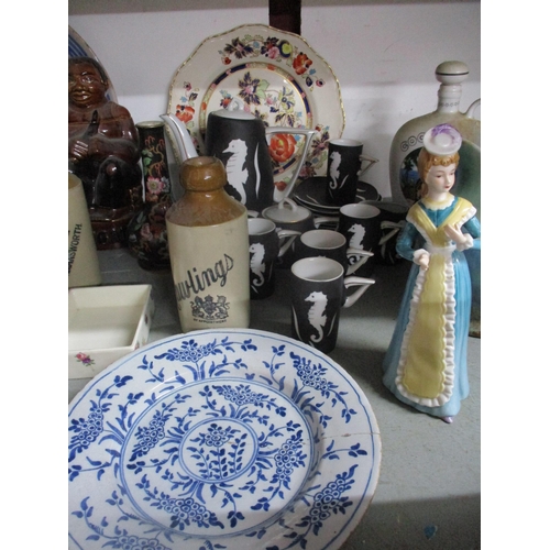 151 - A mixed lot of ceramics to include a 19th century Dutch pottery charger, 18th century Delft pottery ... 