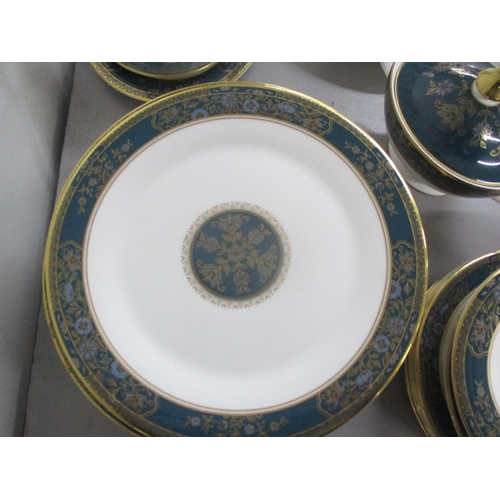 181 - Royal Doulton, Carlyle dinner service, to include lidded tureens, gravy boat and others
Location: 5.... 