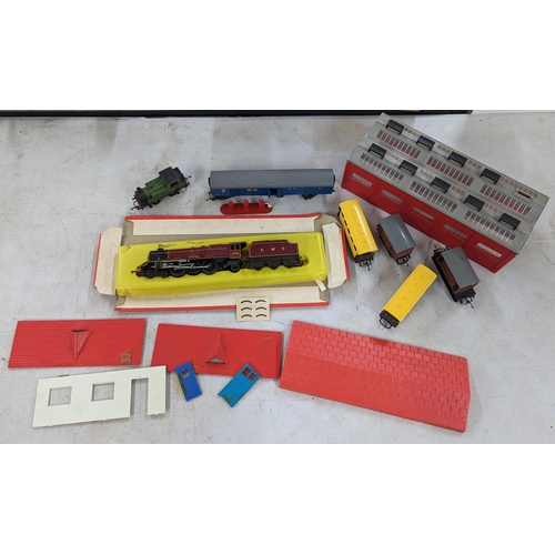 183 - Mixed model railway items to include tri-ang Princess Elizabeth engine, and other rolling stock, and... 