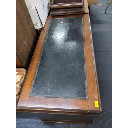 202 - A late 19th/early 20th century mahogany twin pedestal leather topped desk having one long and eight ... 