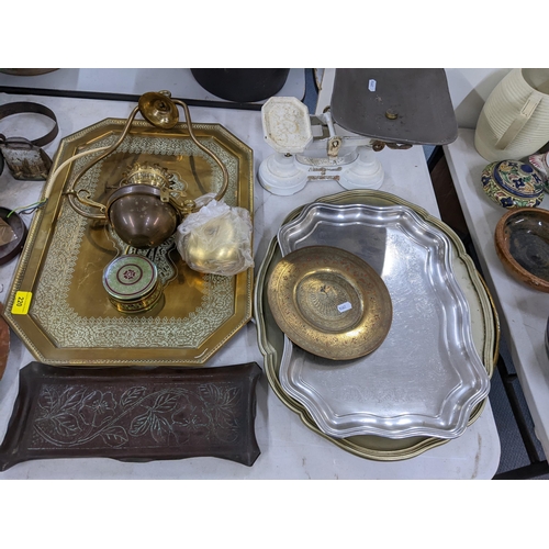 220 - A mixed lot to include a paper mache bowl, crumb tray and brush, weighing scales and other items
Loc... 