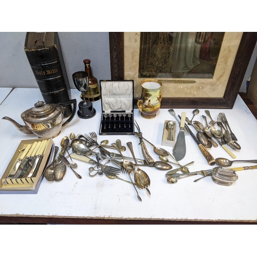 233 - Silver plate to include a set of six coffee bean tea spoons, a tea pot, flatware and other items, al... 