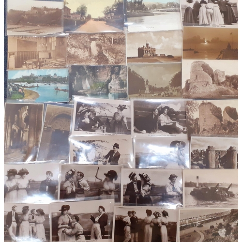 259 - A quantity of early 20th Century postcards and later examples to include comical postcards with scen... 