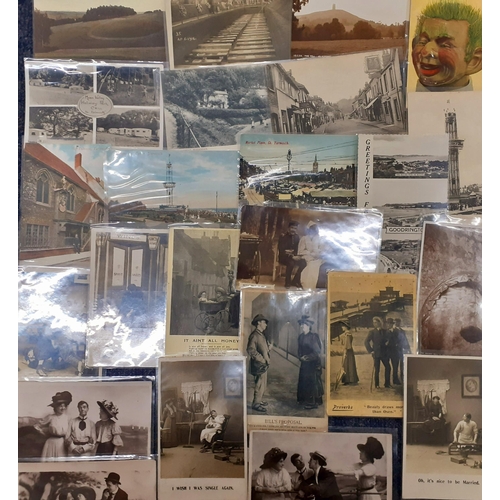 259 - A quantity of early 20th Century postcards and later examples to include comical postcards with scen... 