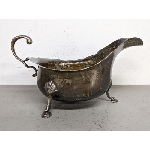 73 - An early 20th century silver sauceboat 101g Location: 2.1