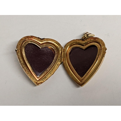 85 - A 9ct gold heart shaped pendant, 4.8g, together with a gold plated brooch
Location: CAB5