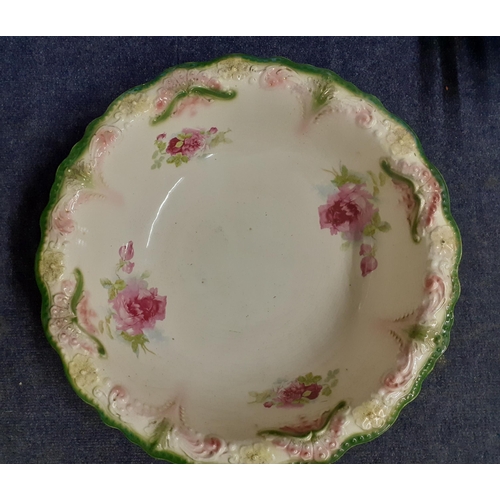 302 - A quantity of Masons Chartreuse tableware, a Doulton planter, and two wash bowls Location: R1.4