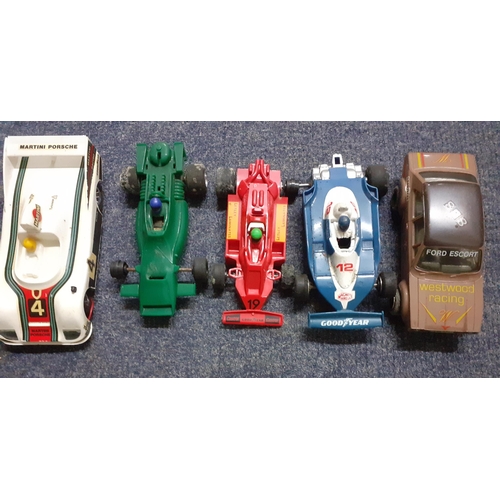 303 - Vintage toys to include Scalextric and Triang Hornby to include five cars, together with Meccano Hor... 