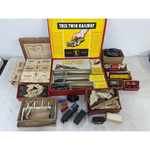 431 - Trix Twin Railway model railway items to include a boxed set with L.N.E.R locomotive and one other e... 