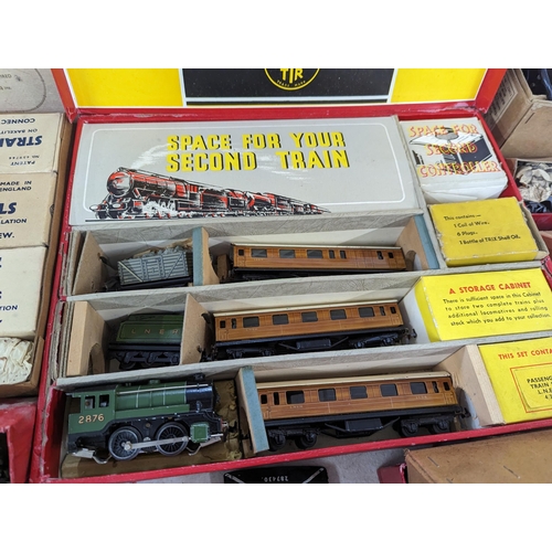 431 - Trix Twin Railway model railway items to include a boxed set with L.N.E.R locomotive and one other e... 