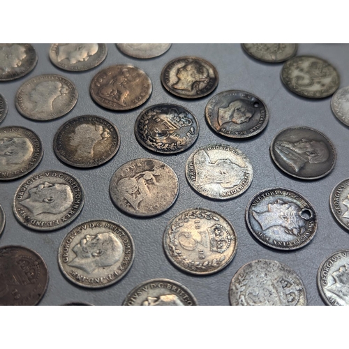 198 - A group of British coinage to include a collection of silver threepence William IV and later to incl... 
