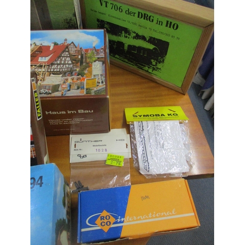 212 - A group of German HO model railway kits to include a Kibri model shed B-9462, Train Shed B-9522, and... 