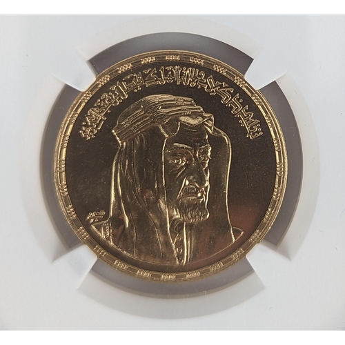 10 - Arab Republic of Egypt (1971-), gold Five Pounds, dated 1396 (1976), to commemorate the death of Kin... 