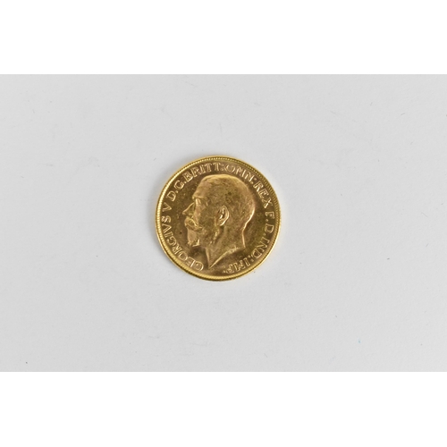 70 - United Kingdom - George V (1910-1936) Sovereign dated 1914, Melbourne mint, uncrowned bust of King G... 