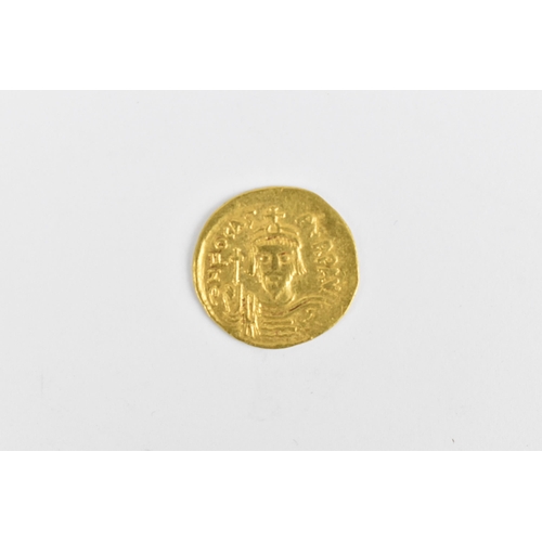 90 - Byzantine Empire (330/395 - 1453) - Phocas (602-610), Gold Solidus, draped and cuirassed bust of Emp... 