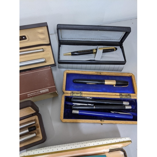 122 - A collection of pens to include approximately 12 Parker pens, one Parker 61 example, a Watermans A/F... 