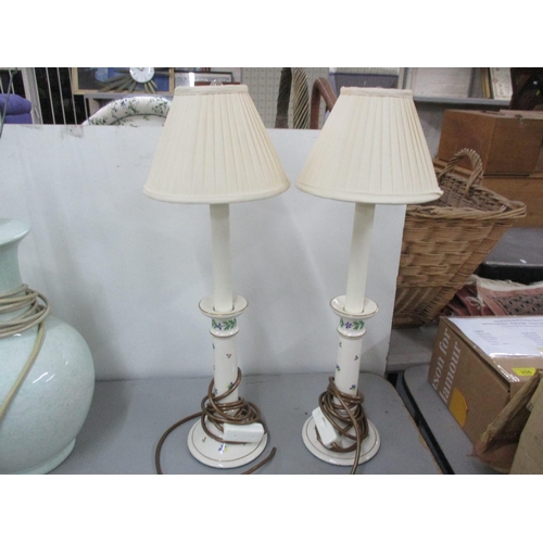 28 - A mixed lot of lighting to include a floral chandelier and six table lamps Location:RAB