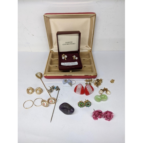 410 - Mixed jewellery to include 9ct gold cultured pearl earrings, stick pins and other items 
Location: C... 