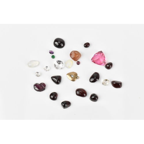 435 - A small collection of loose gemstones, to include opal, moonstone, amethyst, garnet and others
Locat... 