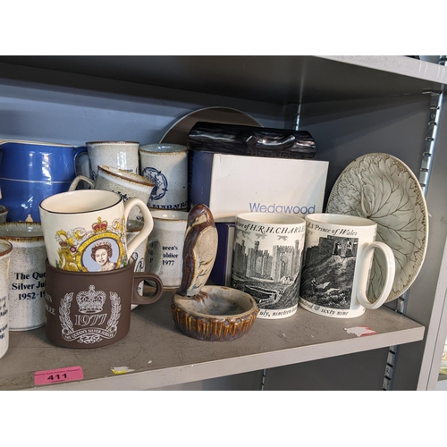 411 - Mixed ceramics to include Wedgwood, Carl Toms mugs and other, mixed commemorative mugs, Poole potter... 