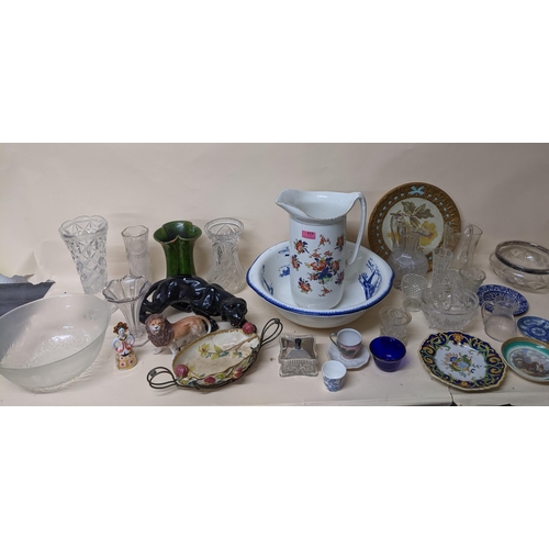 515 - A miscellaneous lot of ceramics and glassware to include an Empire ware East Anglia pattern wash bow... 