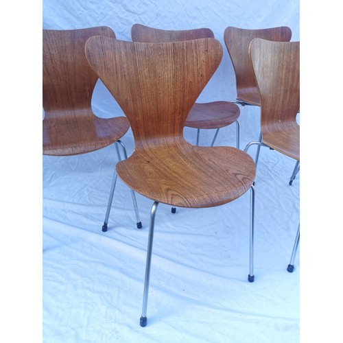 111 - A set of six Arne Jacobson style teak chairs, series '7', with chrome legs, 74.5 cm high