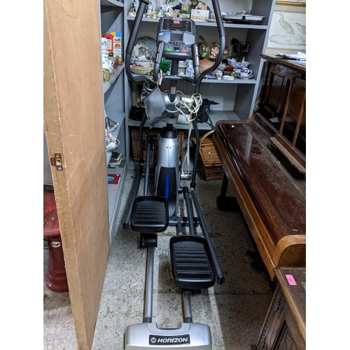 97 - An Horizon Elliptical trainer model Traverse 5, 12v serial number EP513C1011CX00011 
working order
L... 