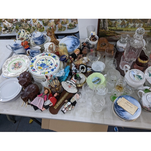 197 - A mixed lot to include a Japanese tea set, Masons Regency pattern china, Carlton ware dish, tapestry... 