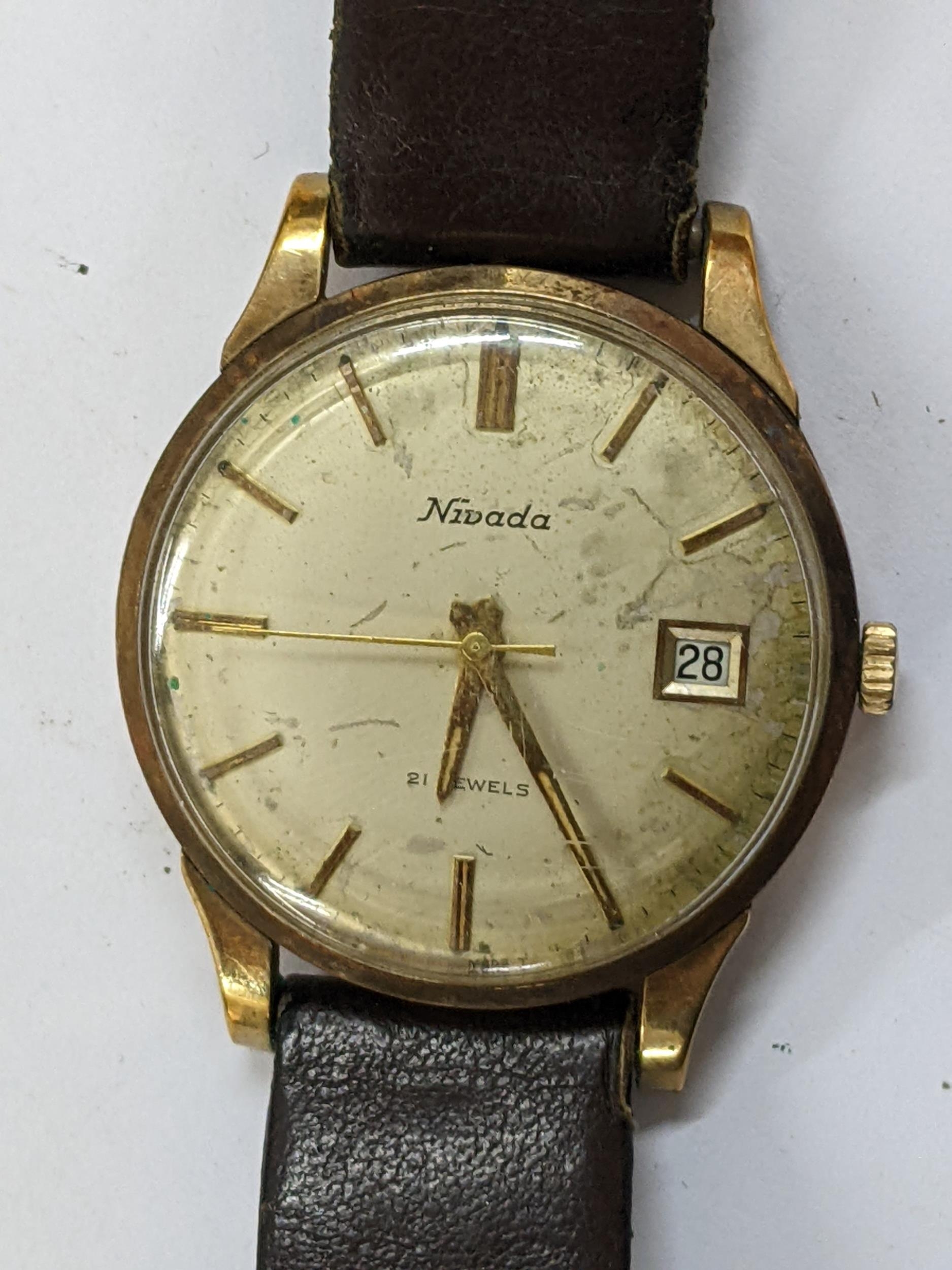 A Nivada automatic, 9ct gold cased wristwatch having a