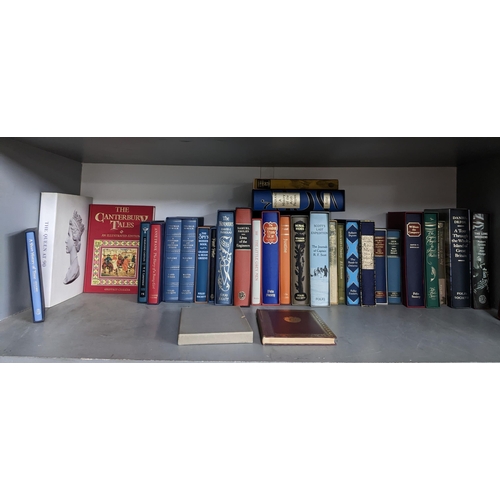 139 - A collection of Folio Society books and others to include a two volume set of Thomas Bewick 'A Histo... 