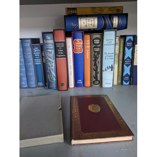 139 - A collection of Folio Society books and others to include a two volume set of Thomas Bewick 'A Histo... 