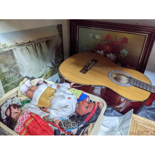 160 - A mixed lot to include a Jose Ferrer El Primo guitar in slip case, a folding box chess set with carv... 