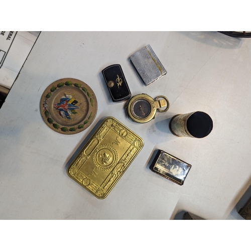 257 - WWI related items to include a 1914 Christmas tin, trench art and a commemorative pin dish along wit... 