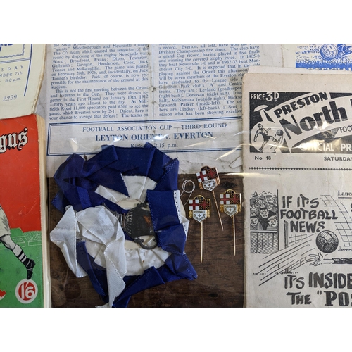 267 - 1940's - 60's football programmes to include 1958 FA cup final Many Utd v Bolton, 1957 Man Utd v Bla... 