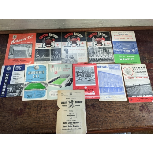 267 - 1940's - 60's football programmes to include 1958 FA cup final Many Utd v Bolton, 1957 Man Utd v Bla... 